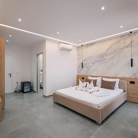 Sun George Bed & Breakfast Himare